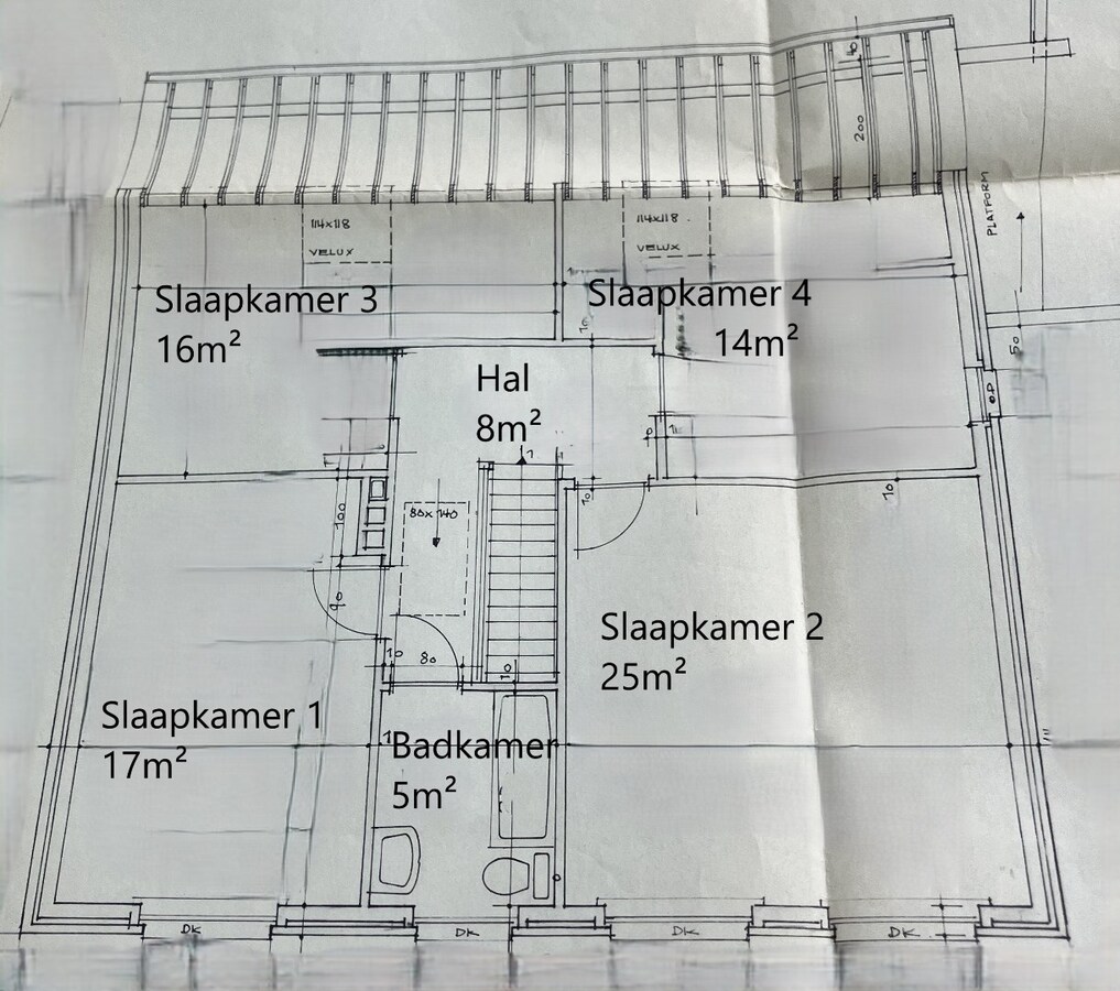 Alleenstaande woning met 5 slaapkamers, tuin en garage/loods te Roeselare 