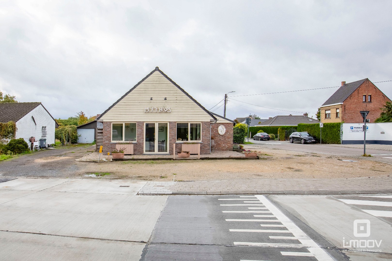 Te koop- Gebruiksklaar restaurant met terras en appartement in hartje Hijfte (Lochristi) 