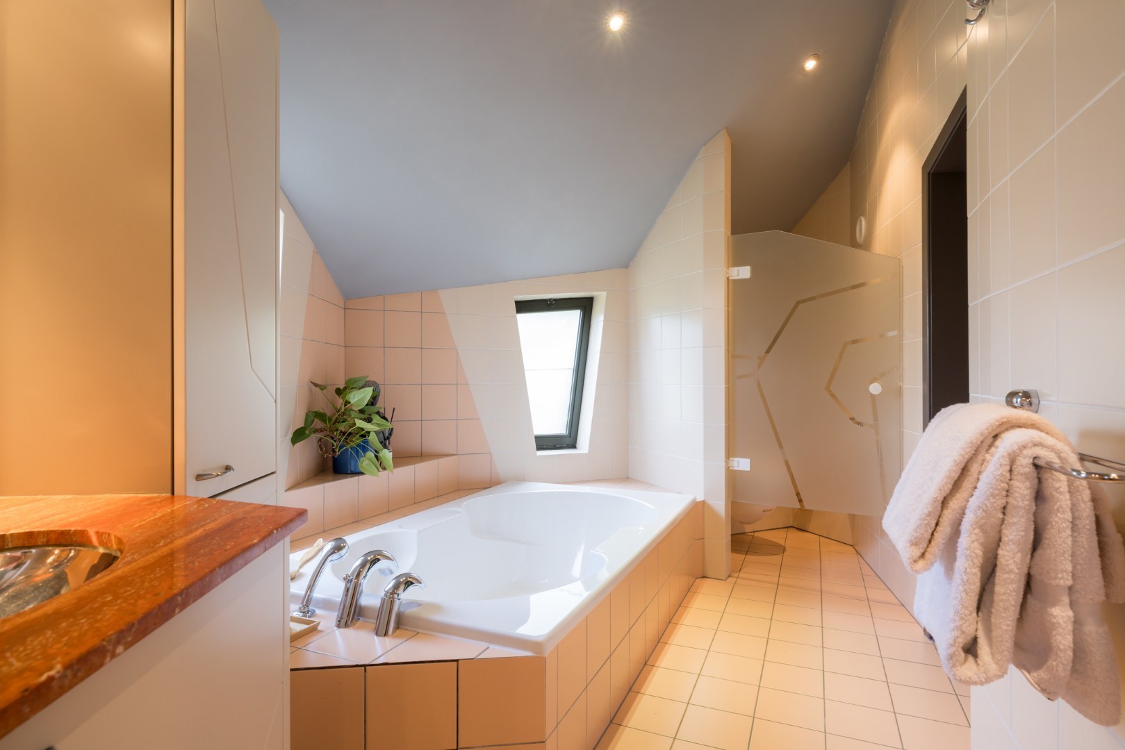 Een uitzonderlijke villa waar architectuur, natuur en kunst in perfecte harmonie samenkomen 
