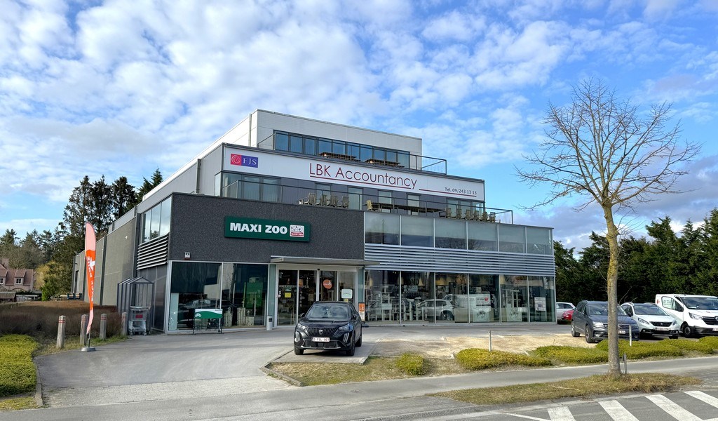 Ingedeelde kantoorruimte met parking te huur in Sint-Martens-Latem
