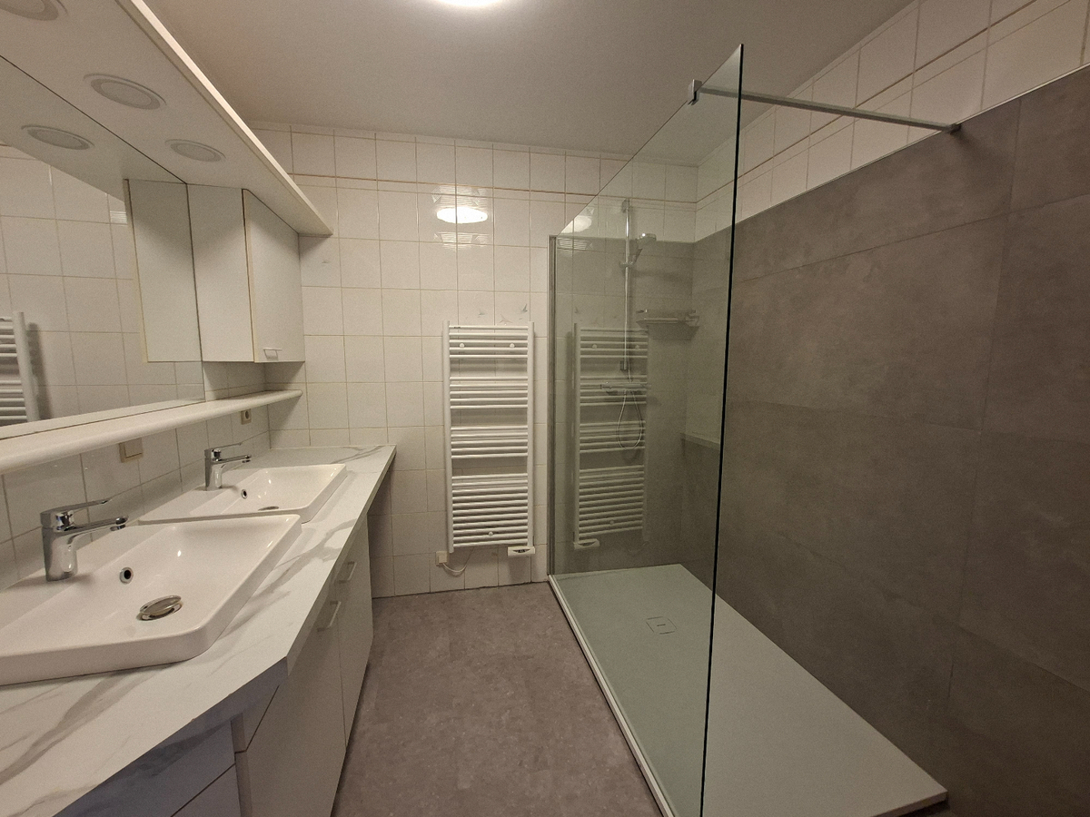 Lumineux appartement 3 chambres avec terrasse 