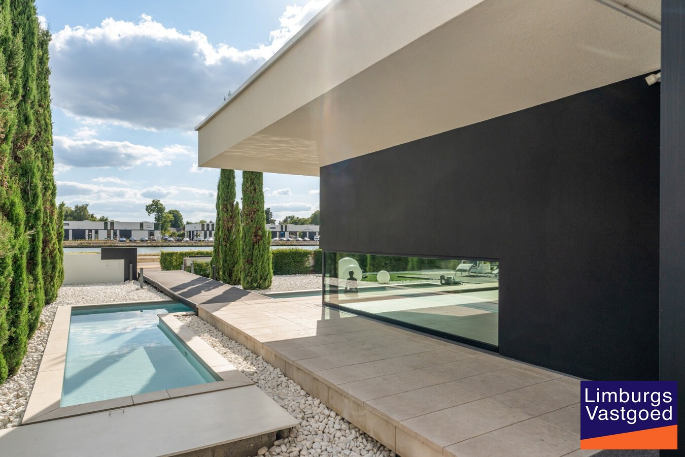 Unieke designvilla met zwembad en panoramisch uitzicht op het Albertkanaal 