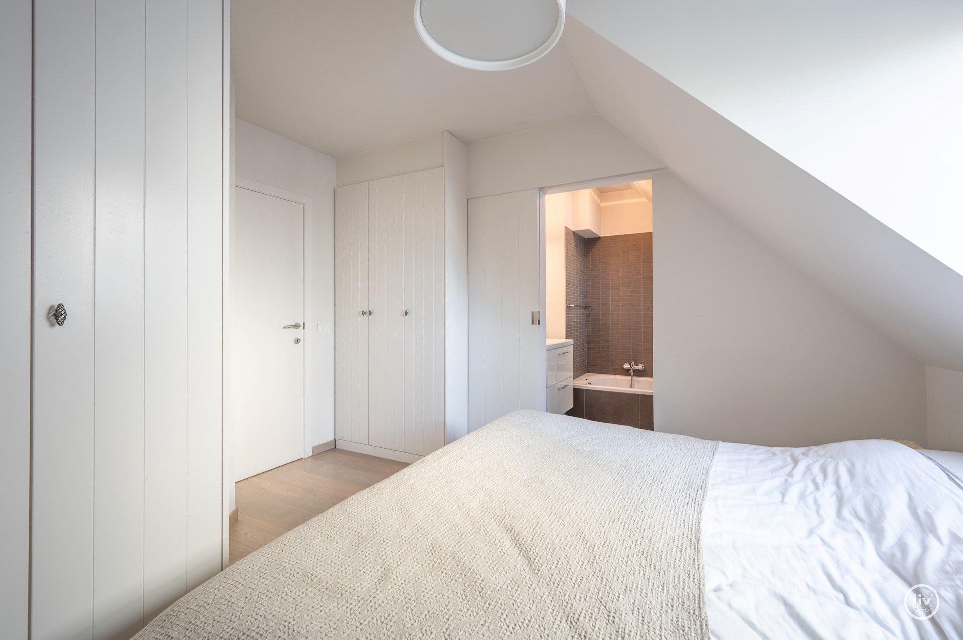 Appartement en duplex ensoleillé et spacieux avec terrasse orientée plein sud situé dans la Zoutelaan à Knokke. 