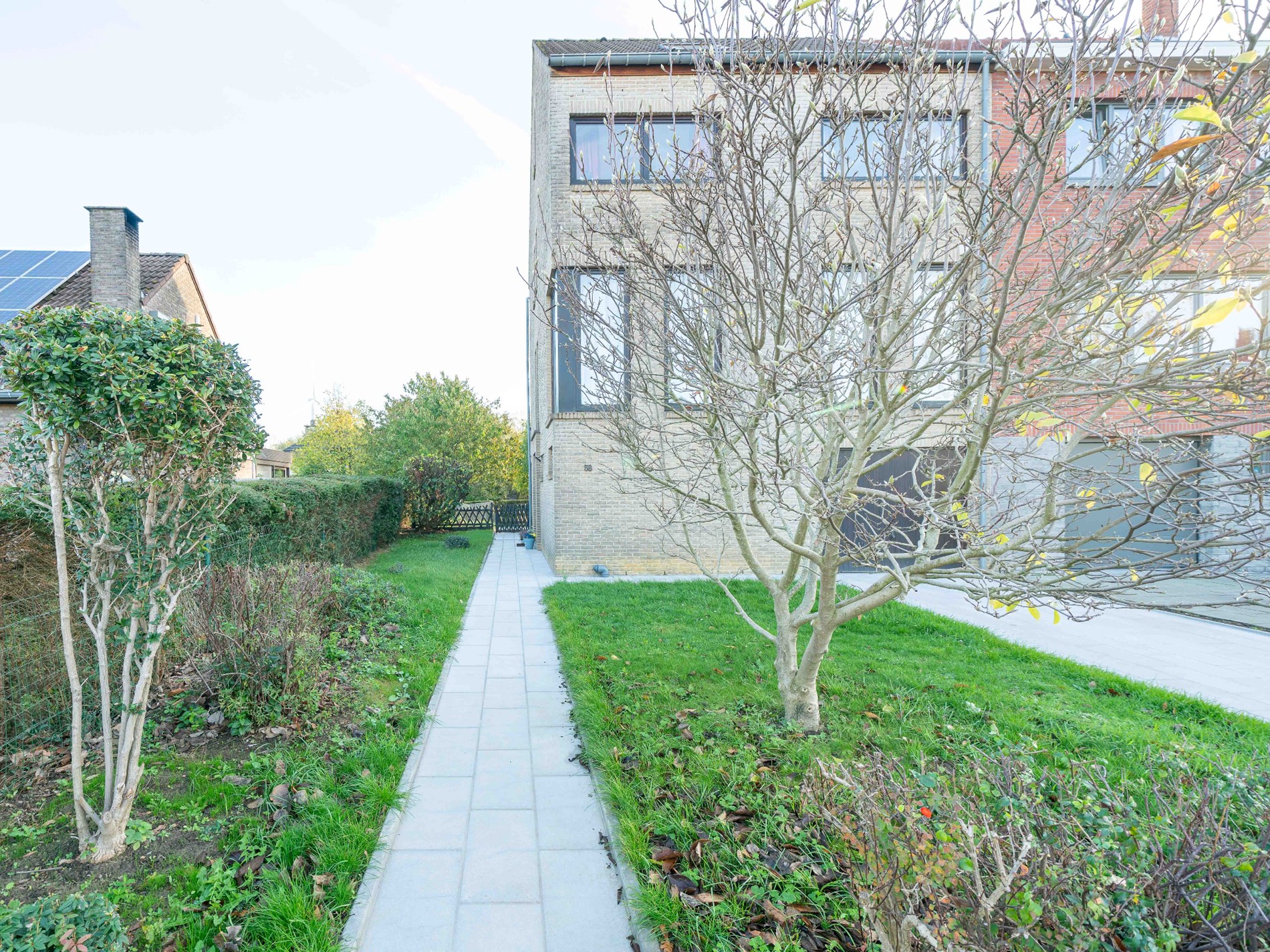 Zéér ruime energiezuinige woning met 4 kamers en bureau 