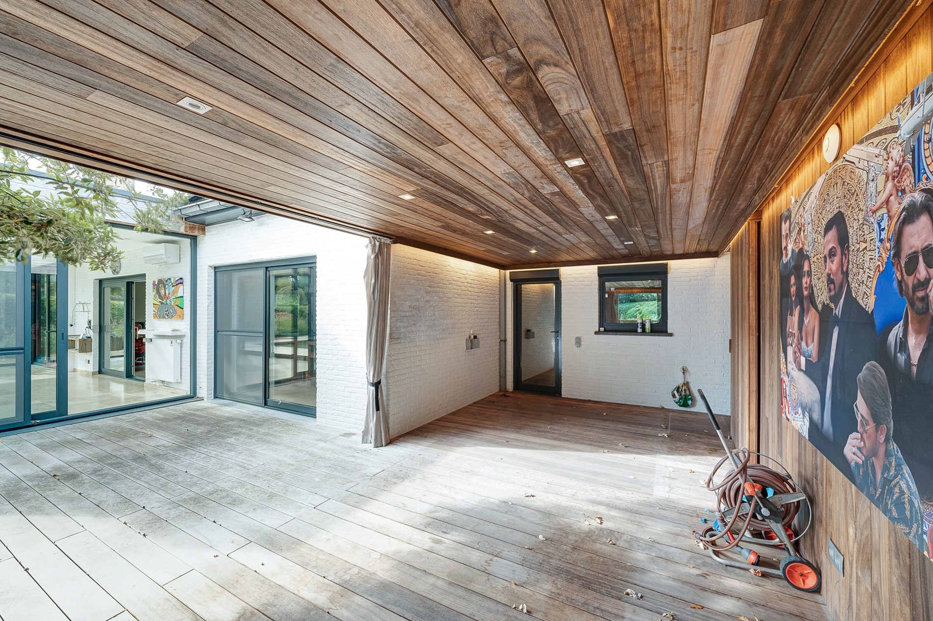 Schitterende villa met zwembad gelegen in residentiële wijk te Knokke. 