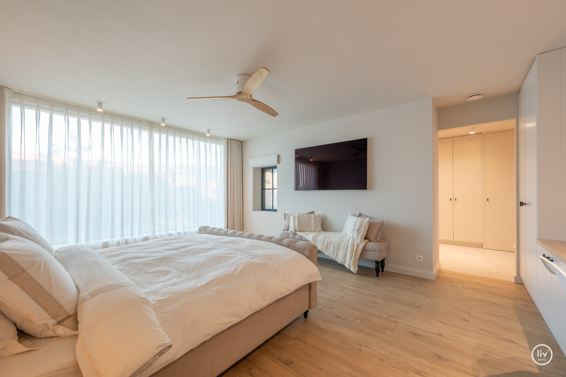 Luxueus afgewerkte energie zuinige woning met zwembad te Knokke 