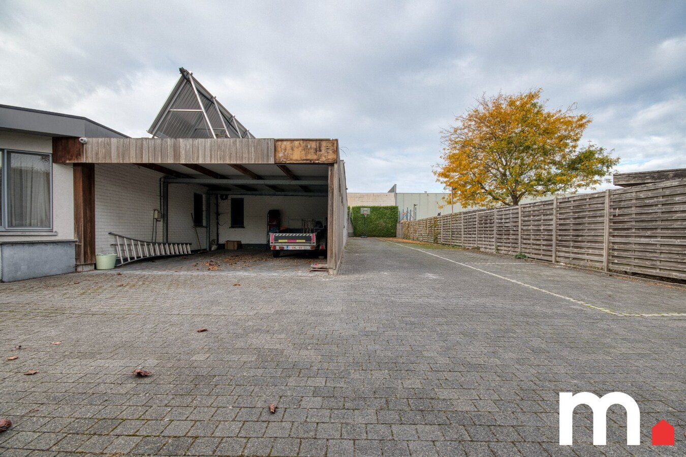 Villa met binnenzwembad, sauna en praktijkruimte (160m2) te Kuurne ! 
