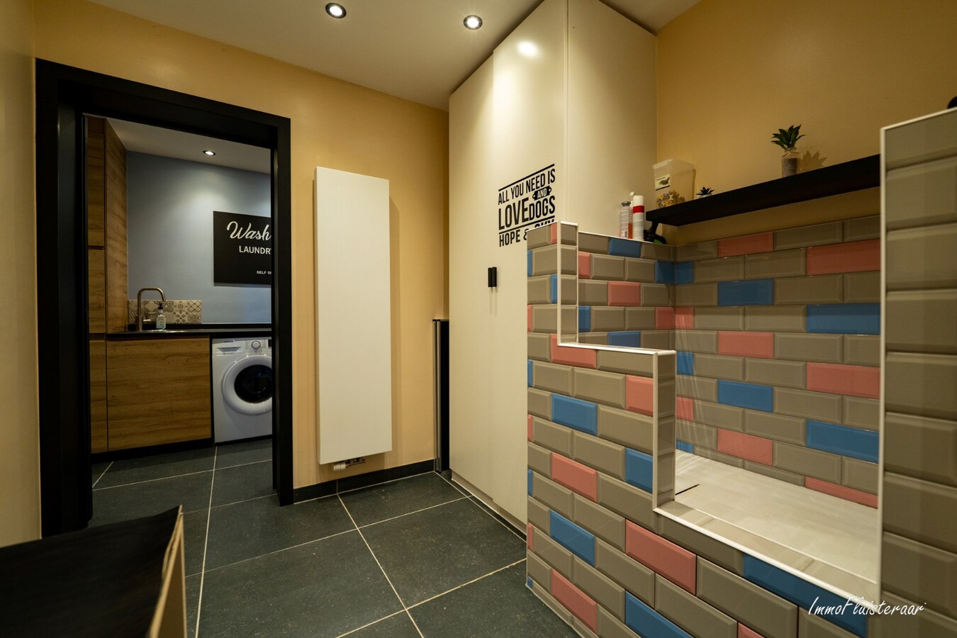 Recent gerenoveerde woning met paardenstallen en buitenpiste op ca. 12.370 m2  te Geel 