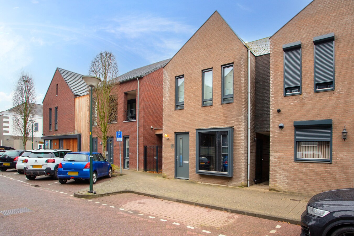 Instapklare geschakelde woning uit 2006 met centrale ligging! 