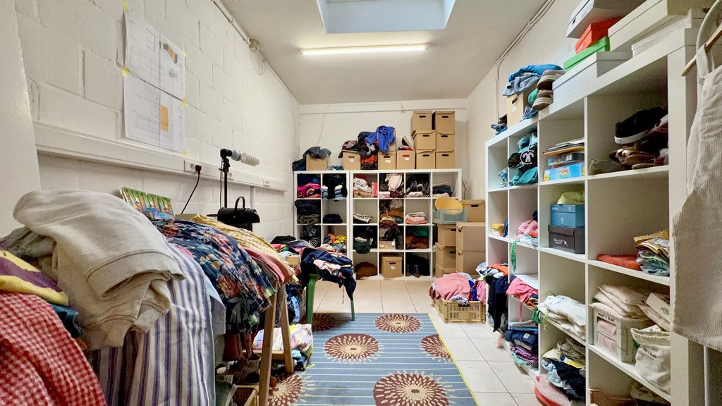 Commercieel gelegen handelsruimte te huur in Sint-Amandsberg