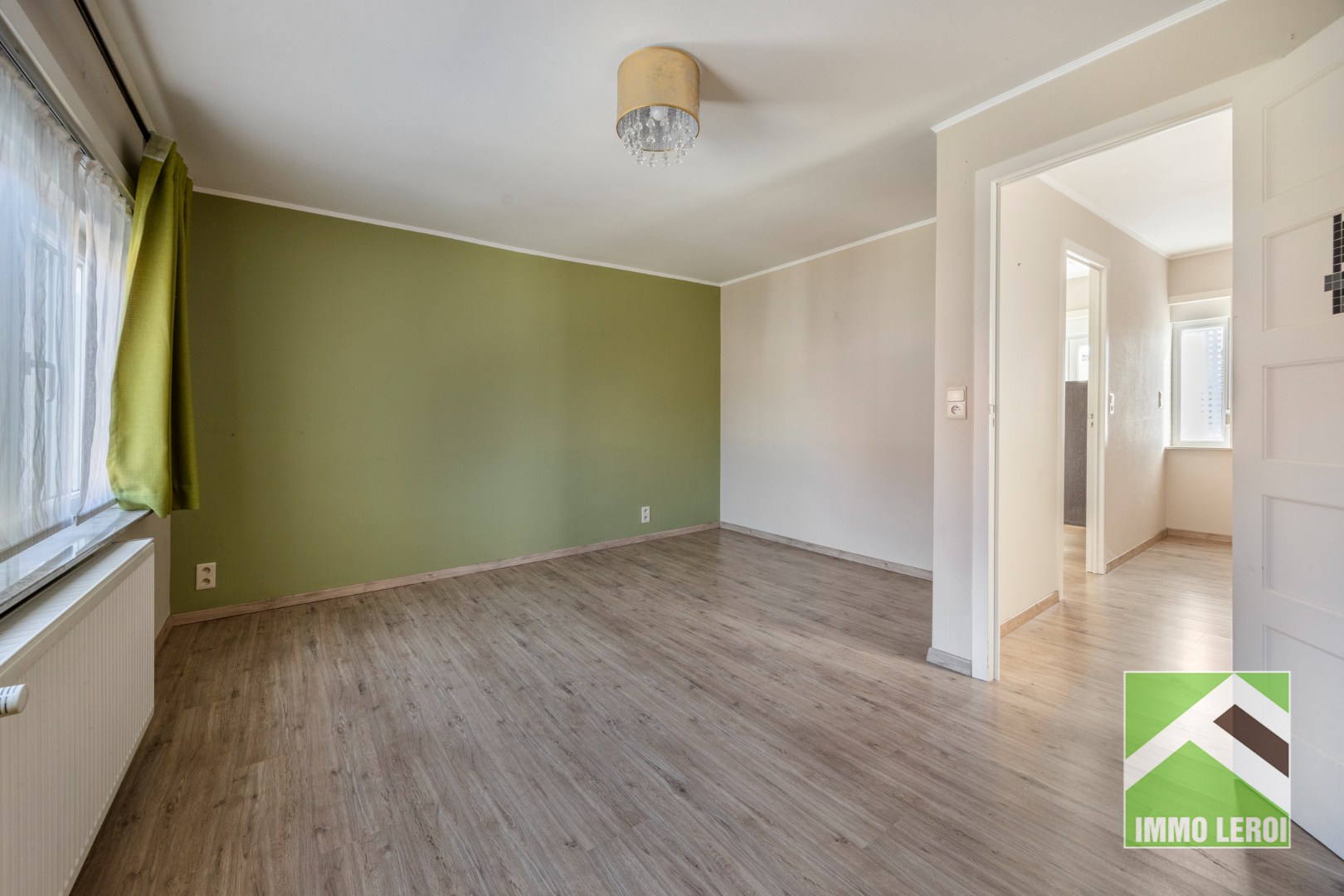 Slaapkamer 1 met doorgang nachthal