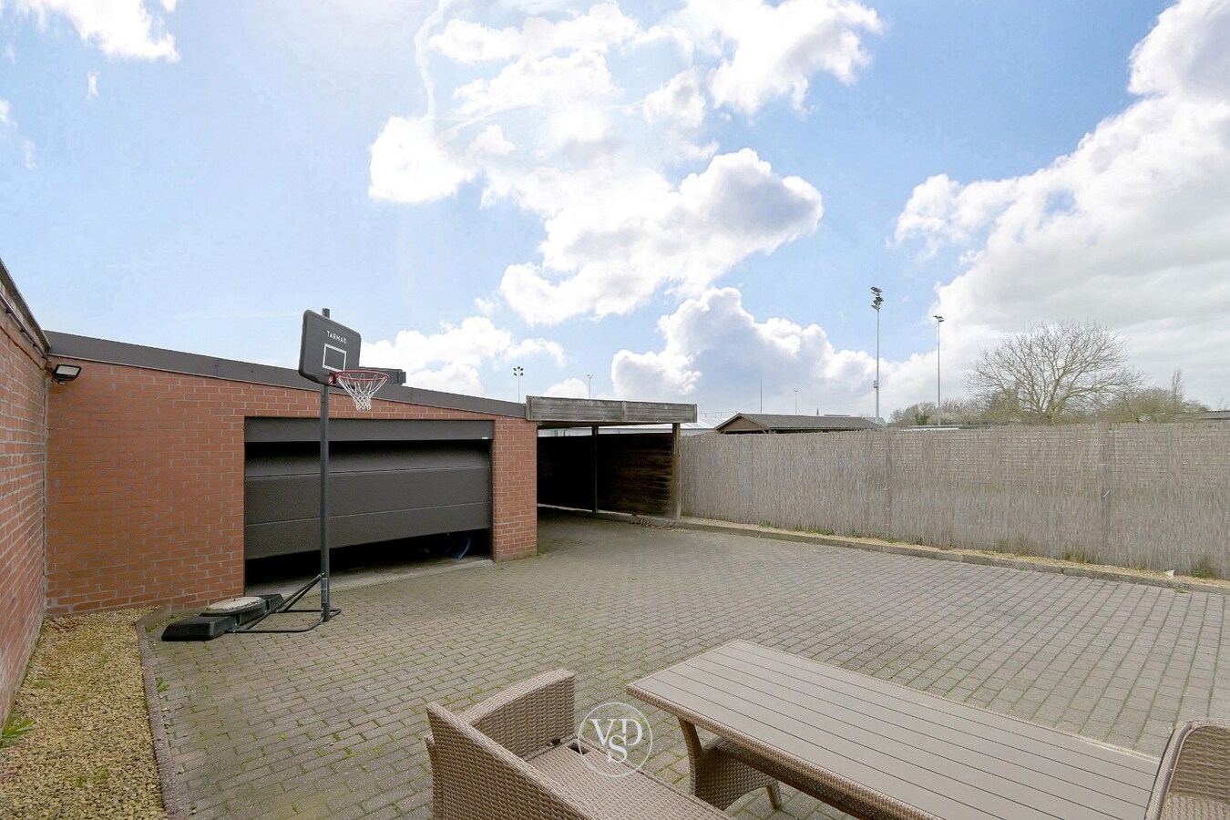 Degelijke Half Open Bebouwing 