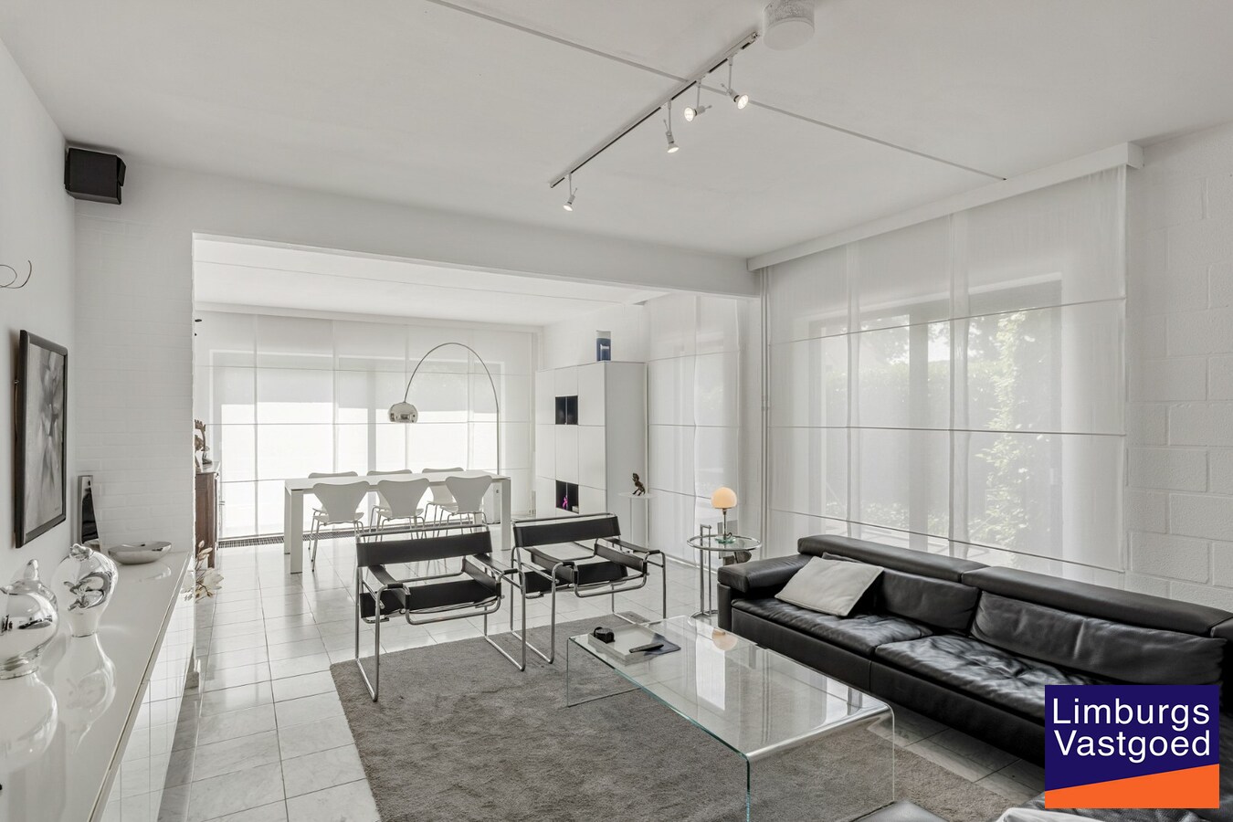 Moderne architectenwoning met mooie tuin en zwembad, 5 slaapkamers in Hasselt, OB op 8a12ca in doodlopende straat 
