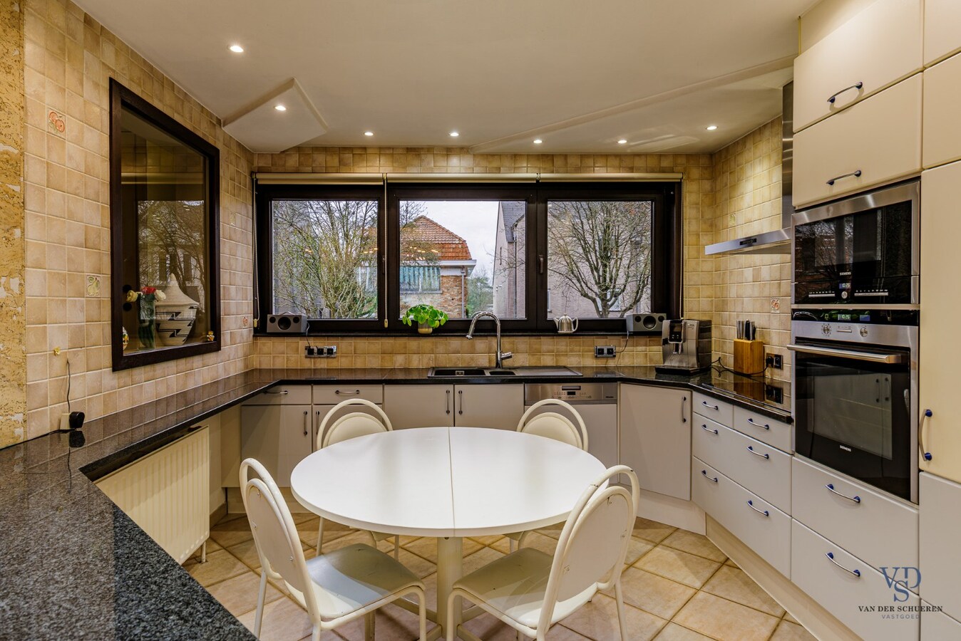 Tijdloos wonen in Gent met royale tuin 