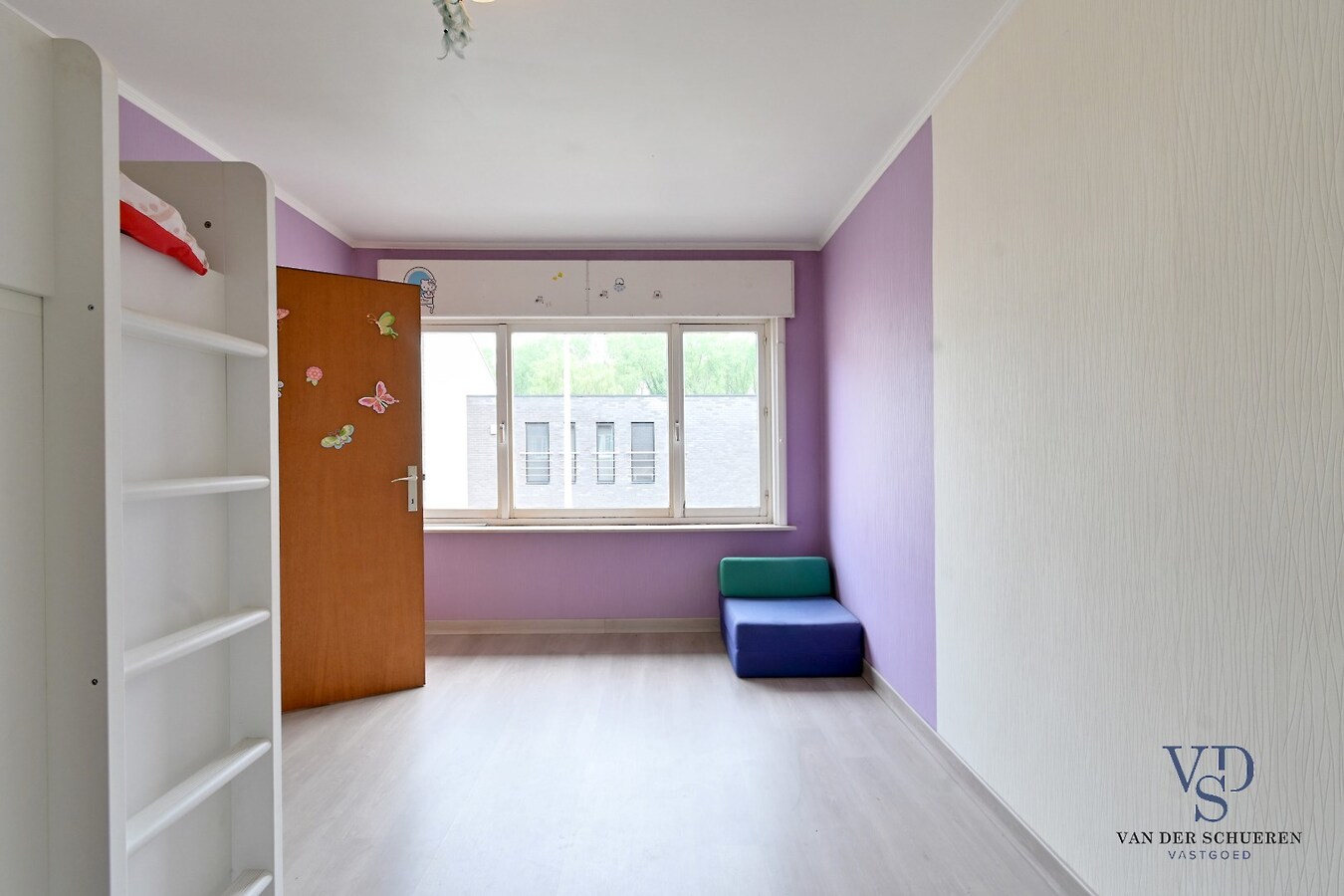 Bijzonder ruime, praktisch ingedeelde rijwoning 