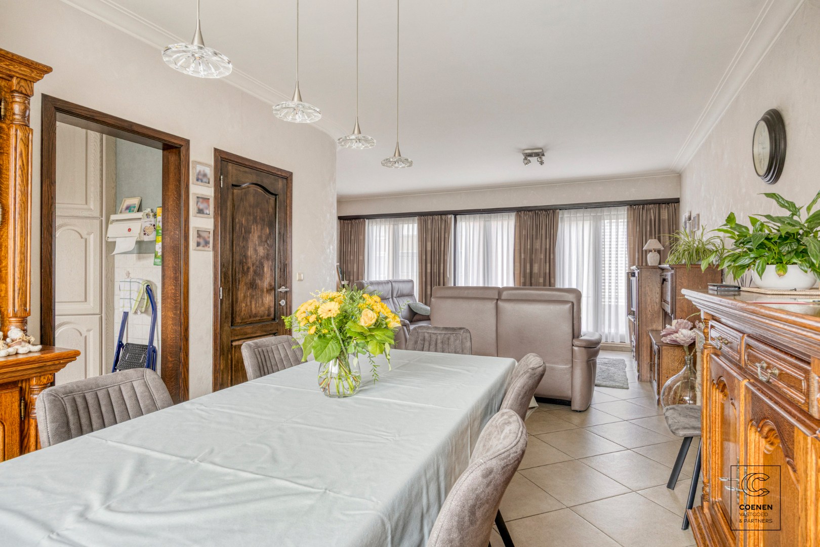 Zeer verzorgde bel-etagewoning op een centrale ligging te Kontich! 