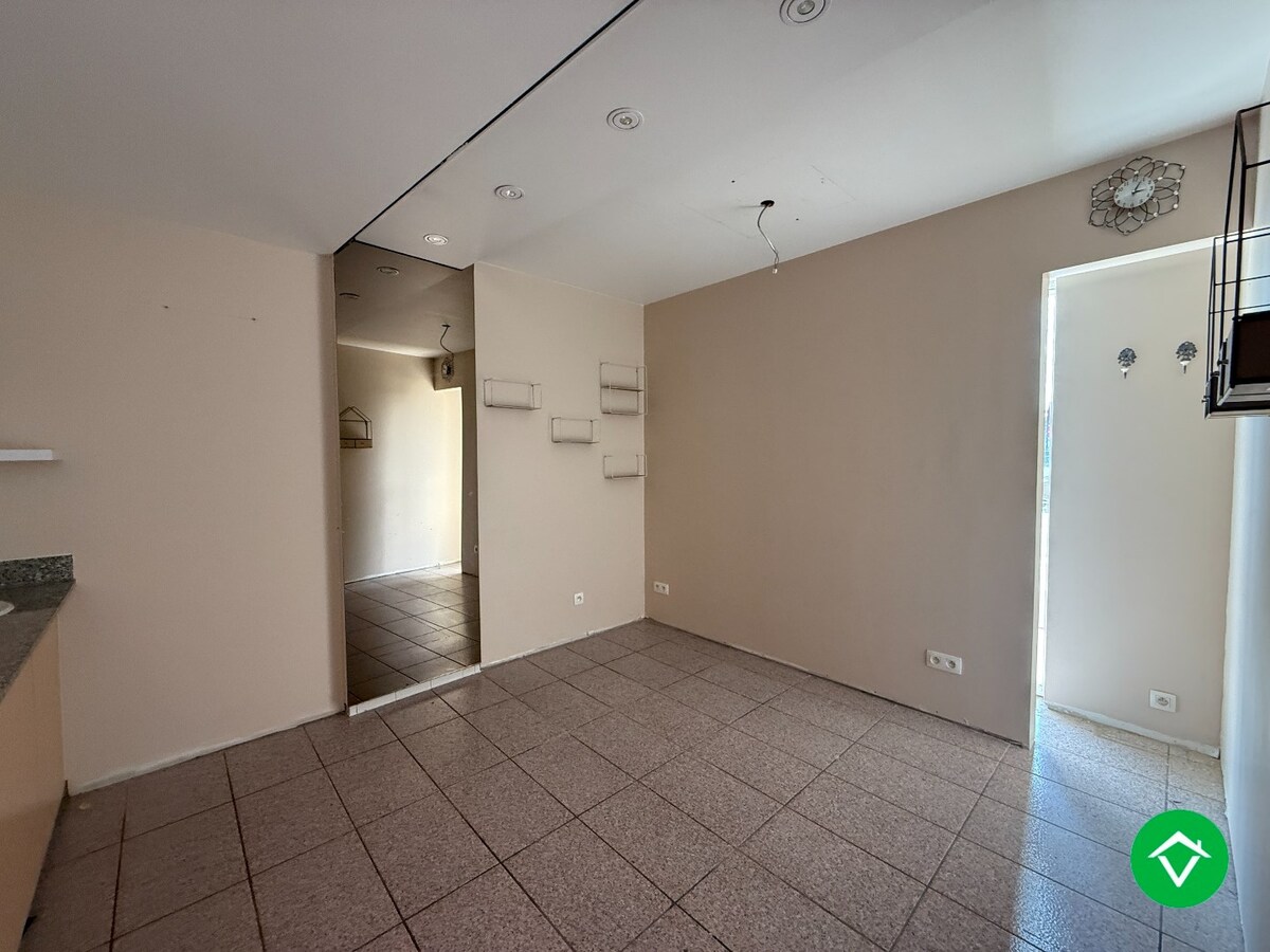 Woning met 4 slaapkamers, garage en tuin te Roeselare 