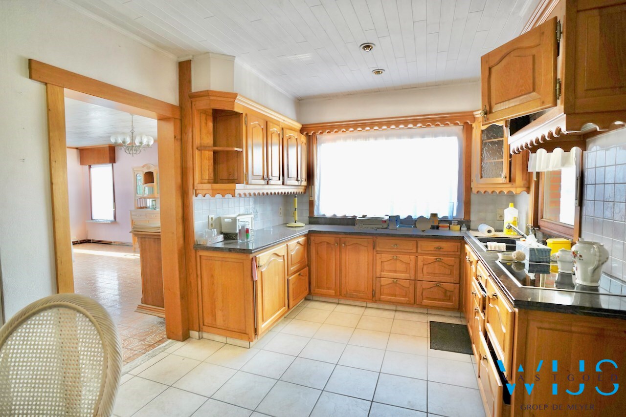 Volwaardig woonhuis met bijgebouwen te Wippelgem ! 