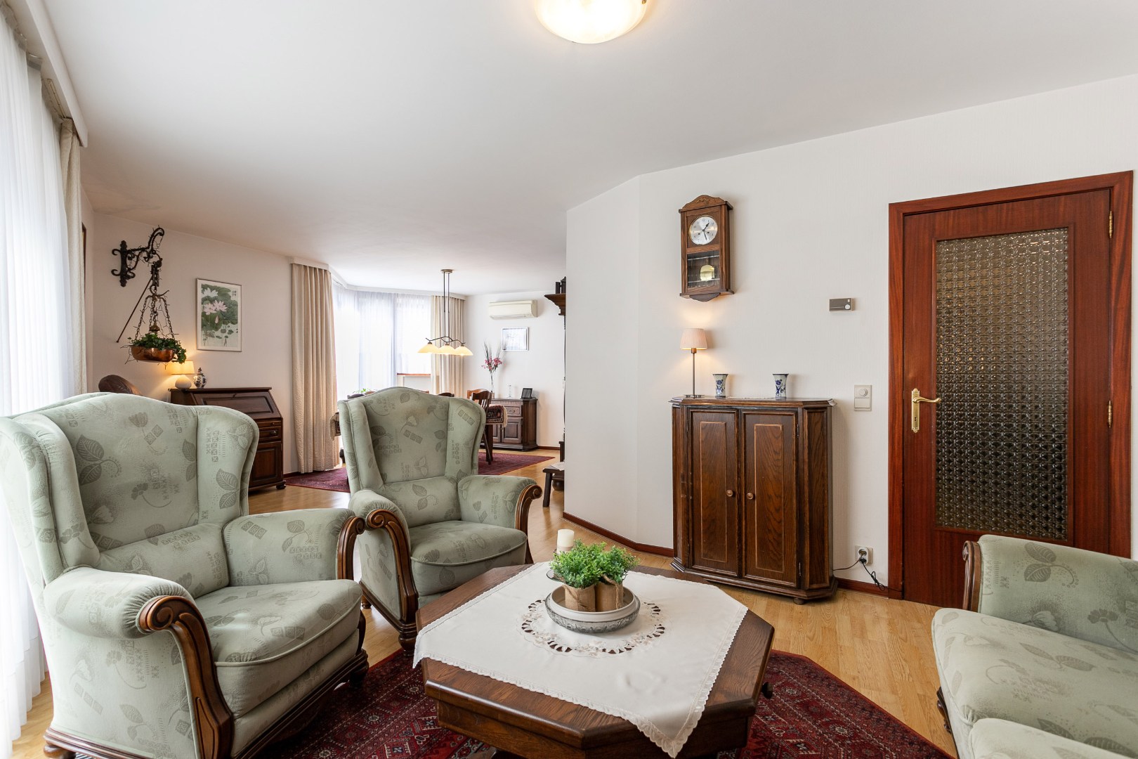 Ruim 3-slaapkamerappartement (EPC C) met terras en uniek zicht op de basiliek in hartje Halle 