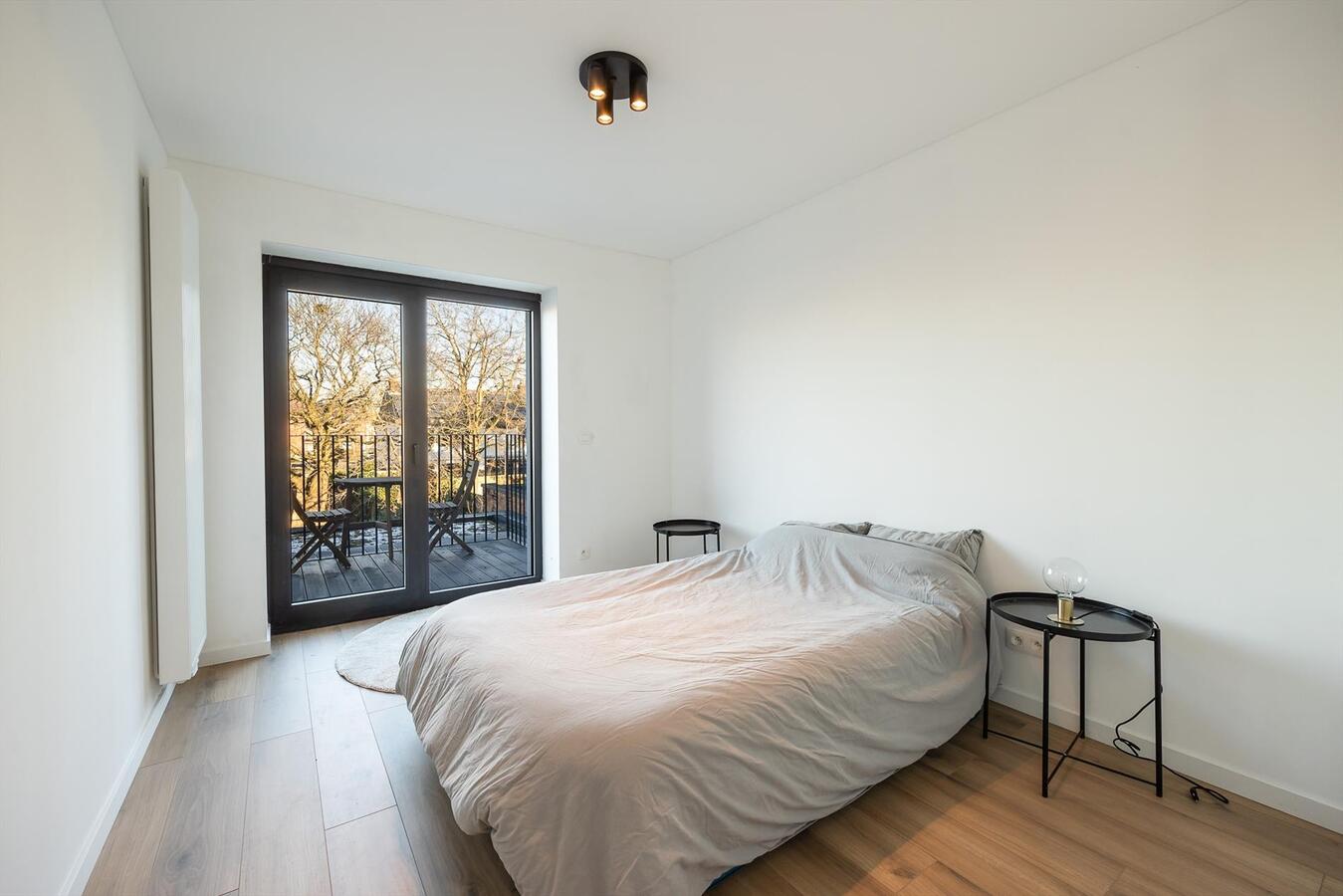 Gerenoveerd appartement met 2 slpk en terras te Mortsel! 