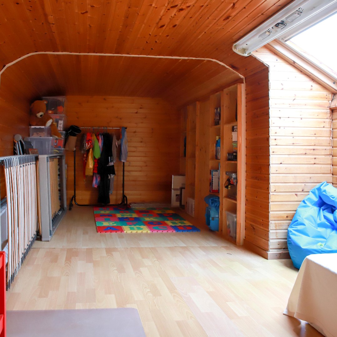 Ruime, instapklare,  alleenstaande woning met garage en tuin op 818 m² 