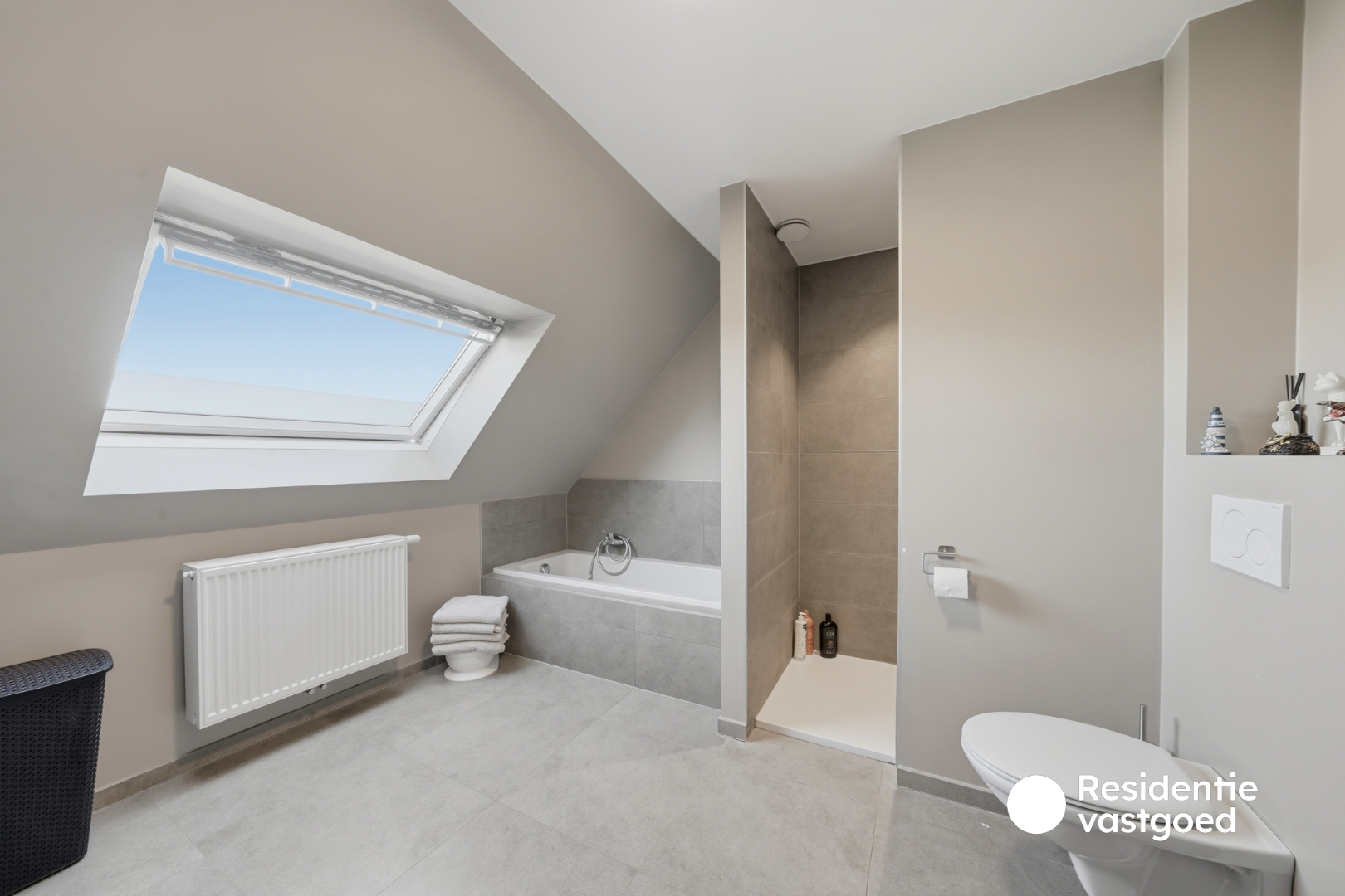 Prachtige zeer recente halfopen woning in rustige wijk te Oudenburg centrum 