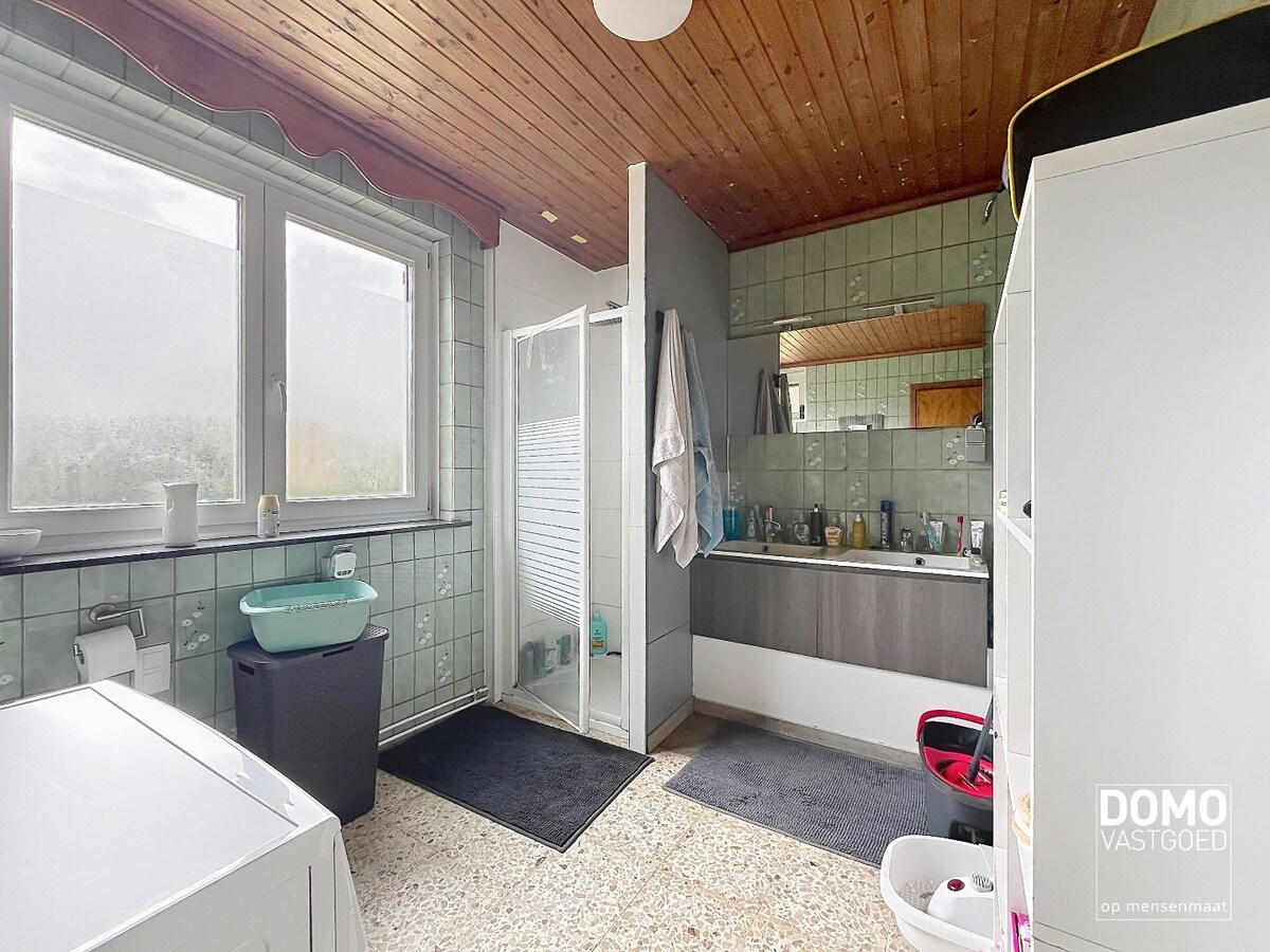 WONING MET TWEE SLAAPKAMERS, INPANDIGE GARAGE OP EEN PERCEEL VAN 5A35CA IN SINT-TRUIDEN 