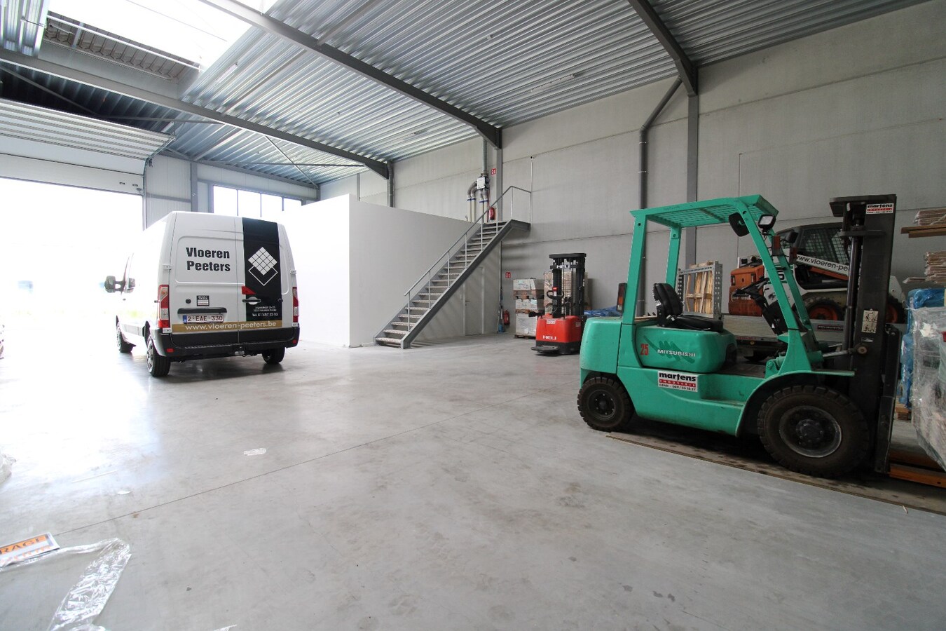 Volledig uitgeruste KMO-unit met een bruikbare oppervlakte van 392 m² 