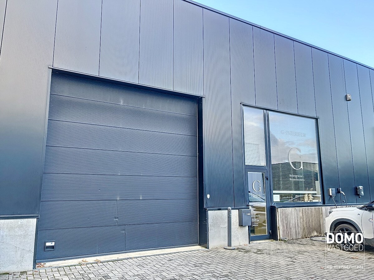 CENTRAAL GELEGEN LOODS TE BERBROEK MET OPSLAG- EN KANTOORRUIMTE 