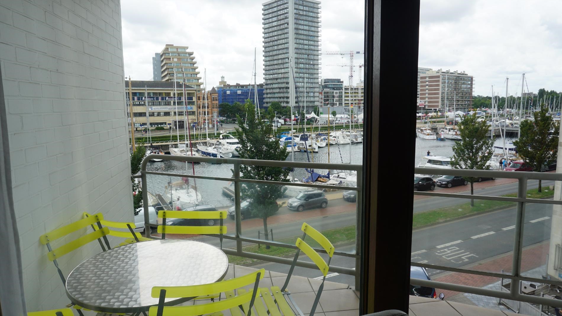 APP. MEUBLE - 2 CHAMBRES A COUCHER - BELLE VUE SUR LE PORT 