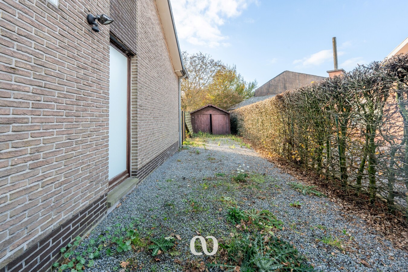 Te renoveren gezinswoning met grote tuin en agrarisch uitzicht 