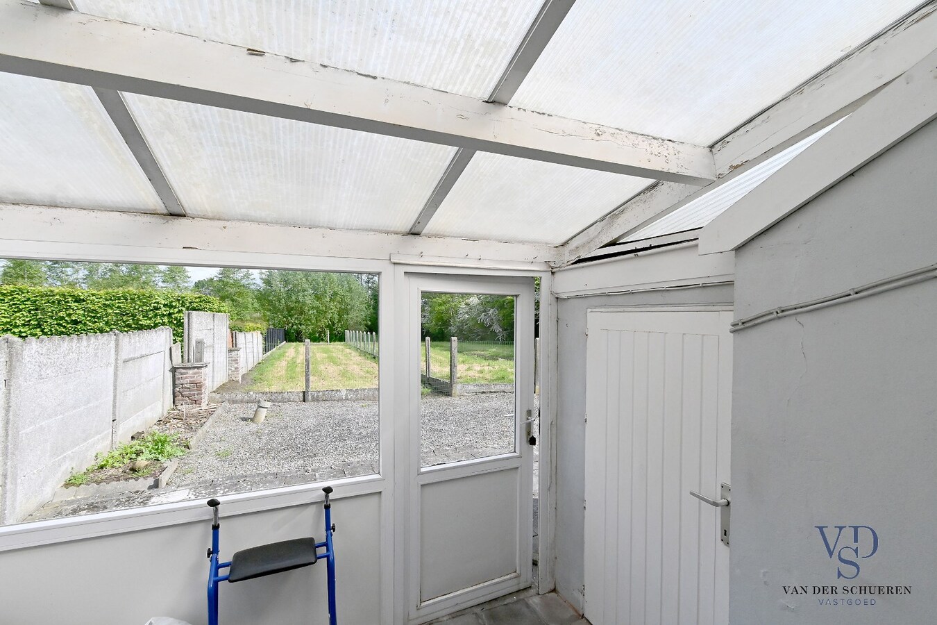 Exceptioneel gelegen eigendom met mogelijkheden. 