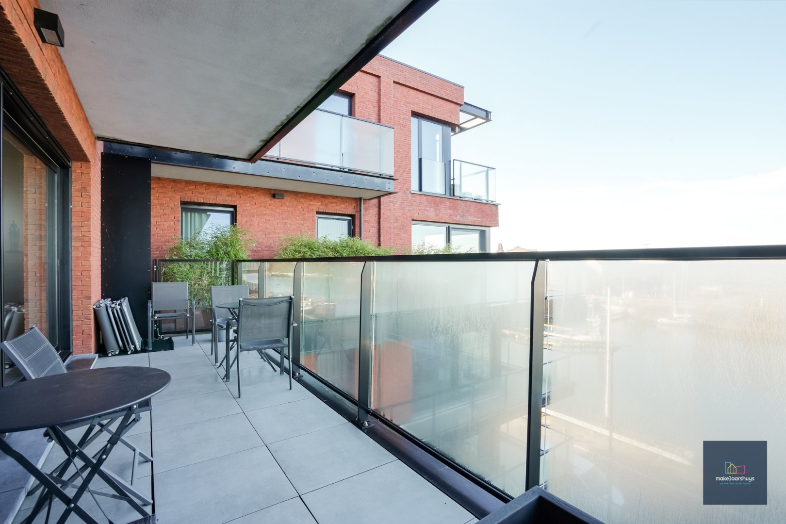 Schitterend 2-slp.app met 2 terrassen, garage en kelder 