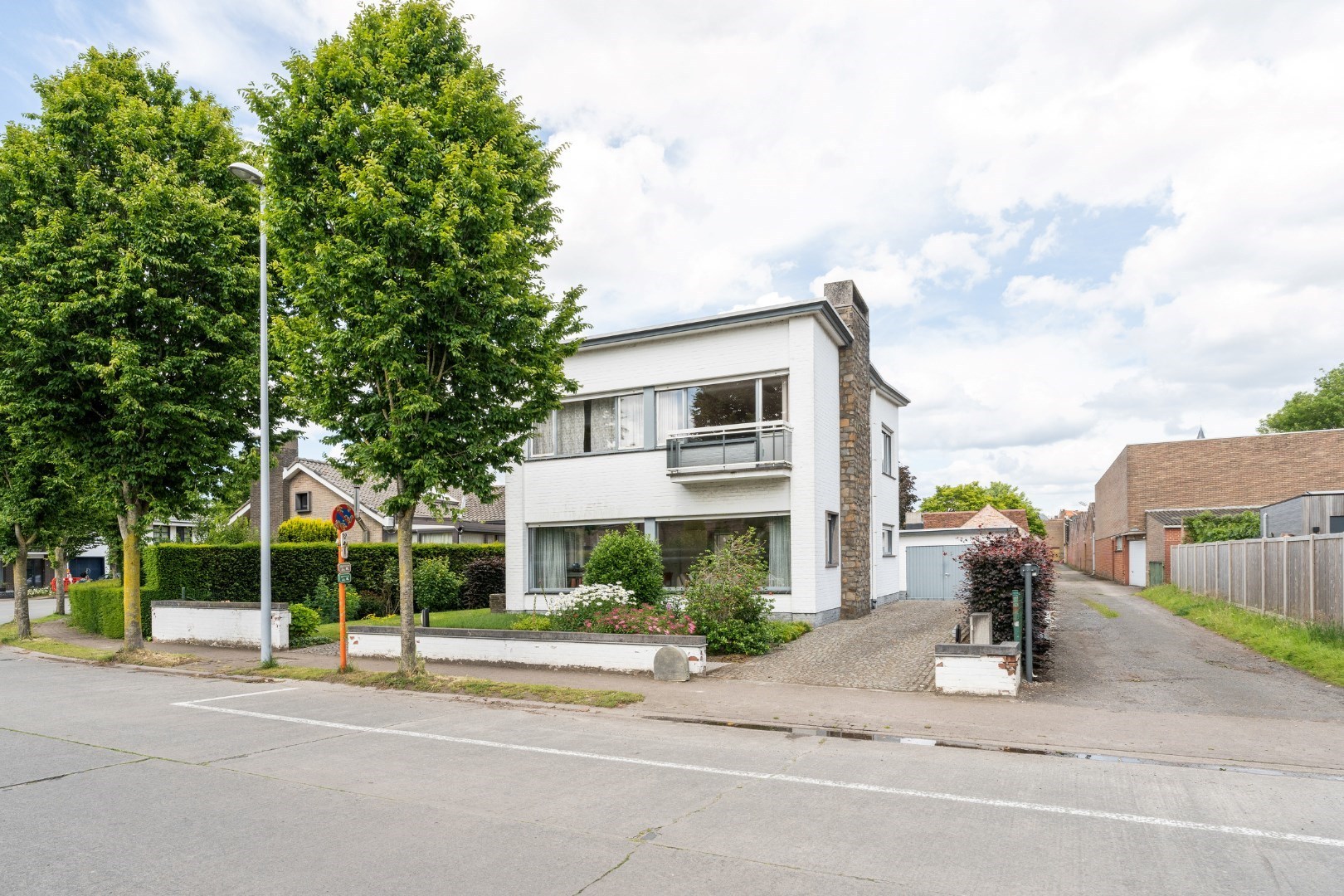 Centraal gelegen lichtrijke villa met 3 slpk, tuin en garage, Torhout 