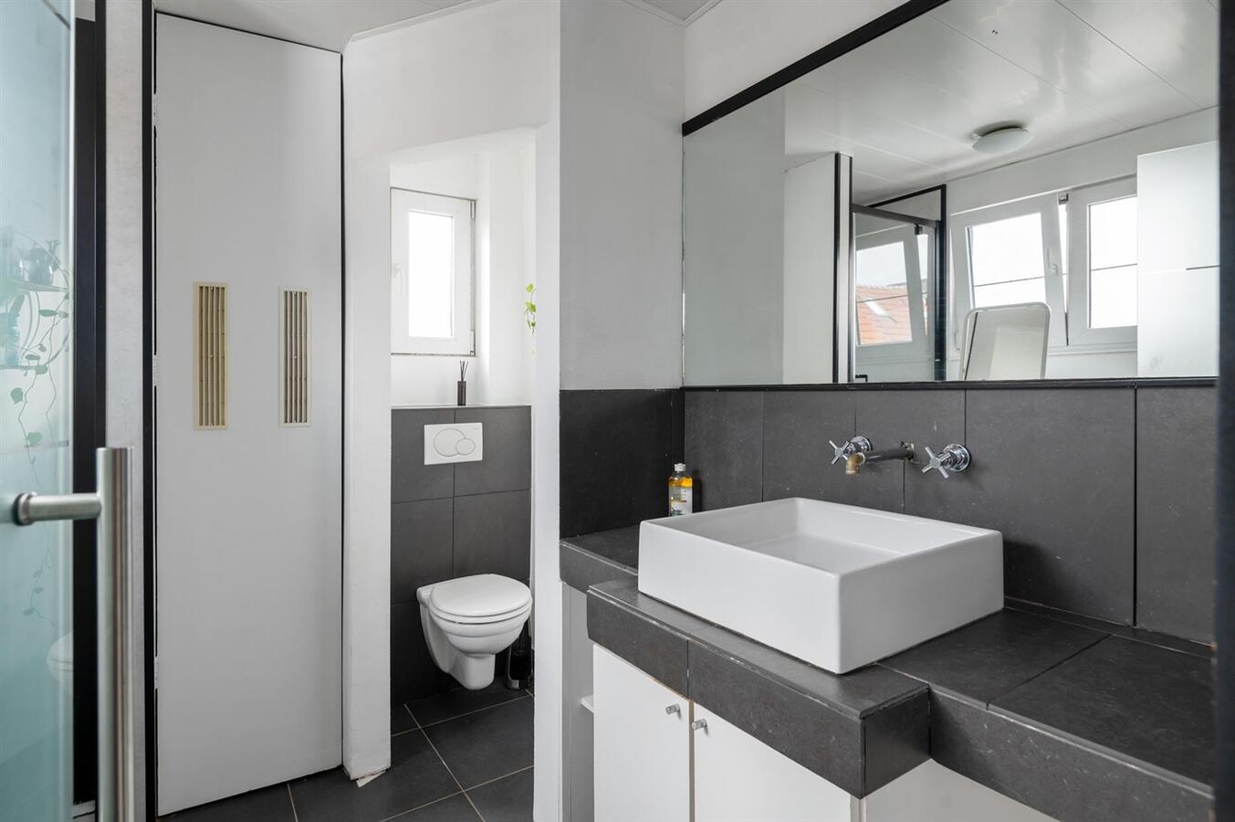 Charmant appartement met ruim dakterras te Antwerpen! 