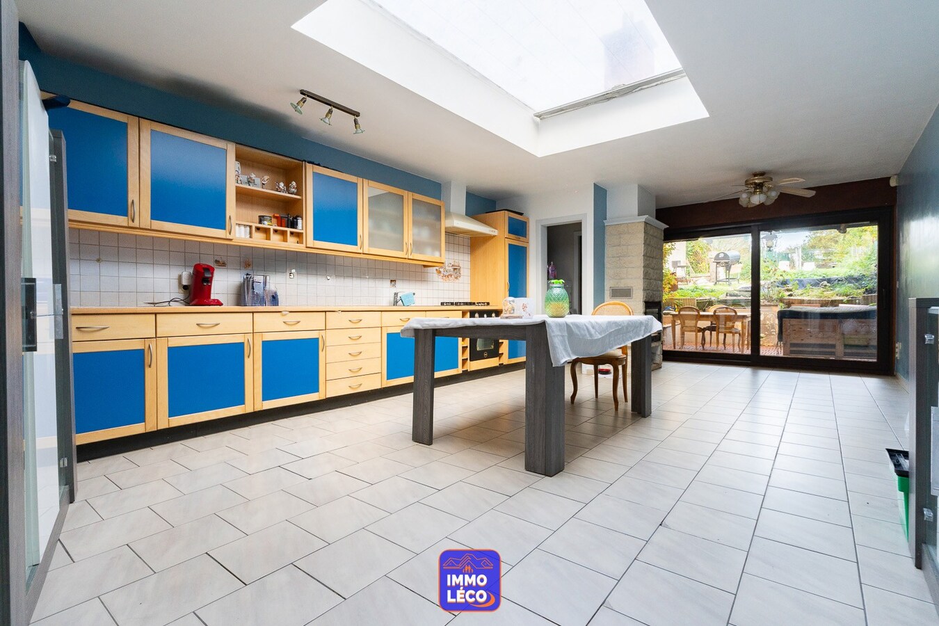 Maison offrant de beaux volumes avec grand jardin. 