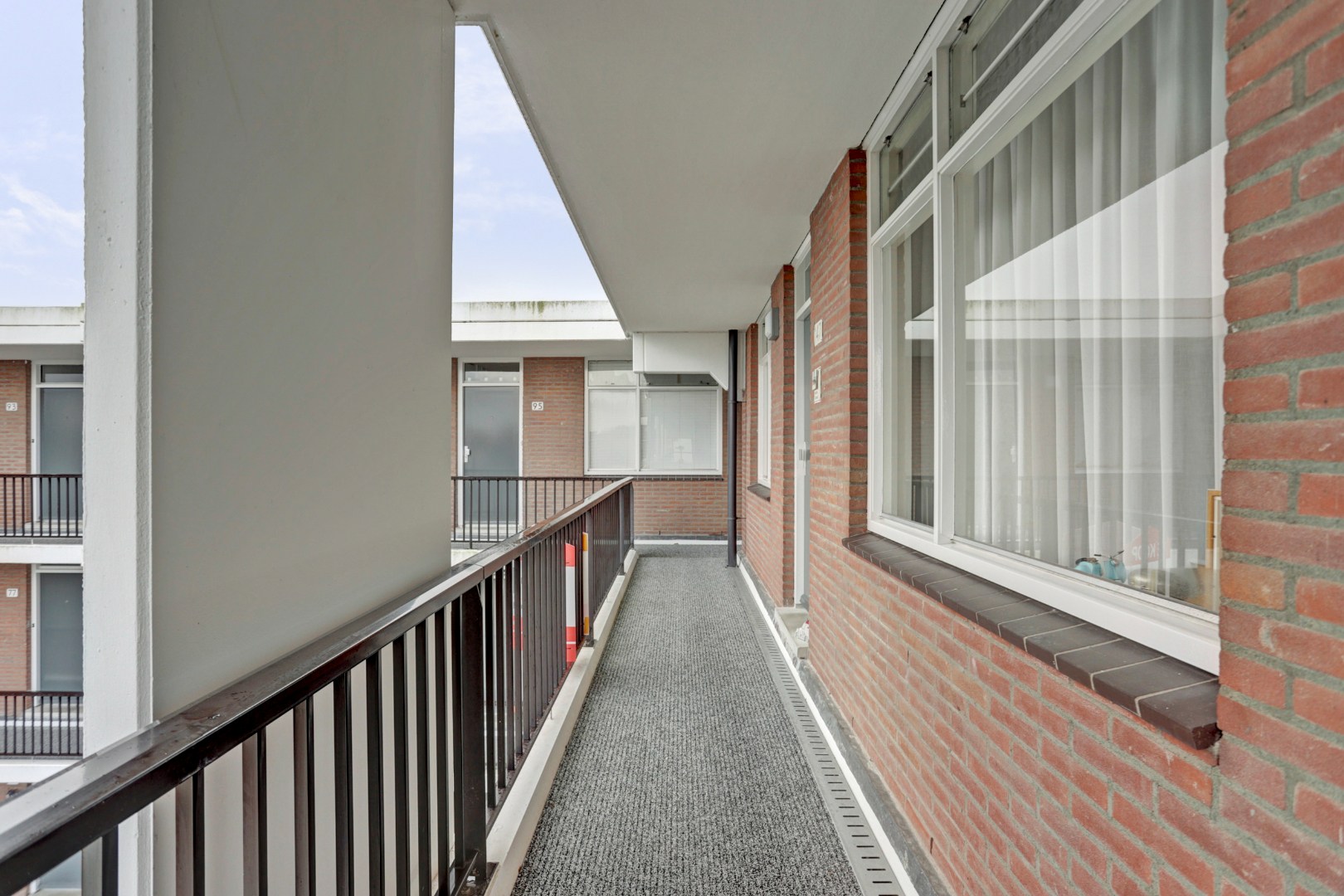 Modern afgewerkt 3 kamerappartement gelegen op de 3e verdieping met schitterend vrij uitzicht en ligging aan water! 