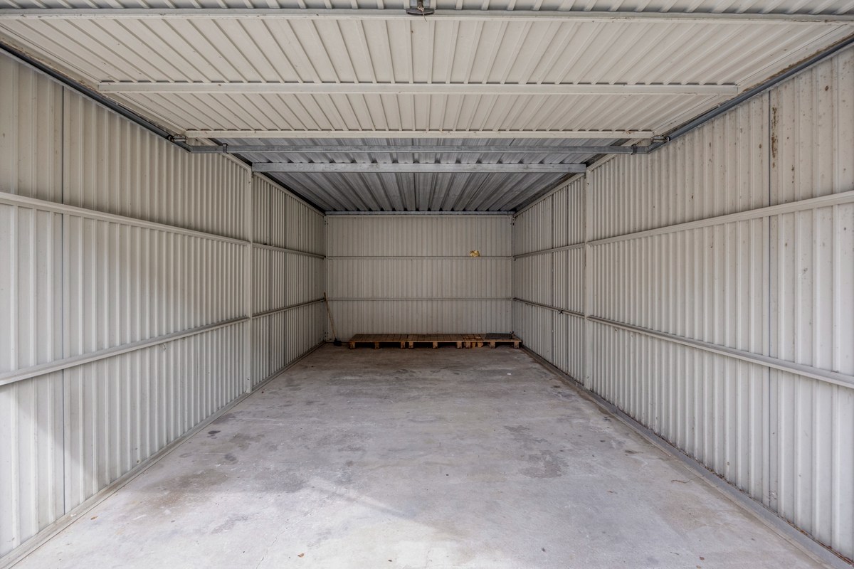 Opbrengsteigendom met 3 appartementen en 7 garages 