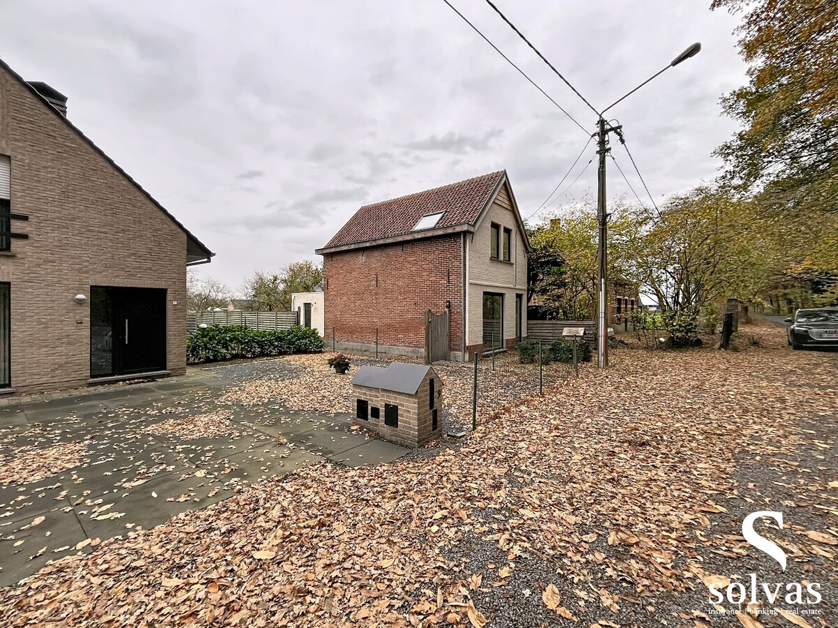 Top gerenoveerde woning met 3 slaapkamers, ruime tuin in prachtige natuur te Aalter EN uiterst energiezuinig. 