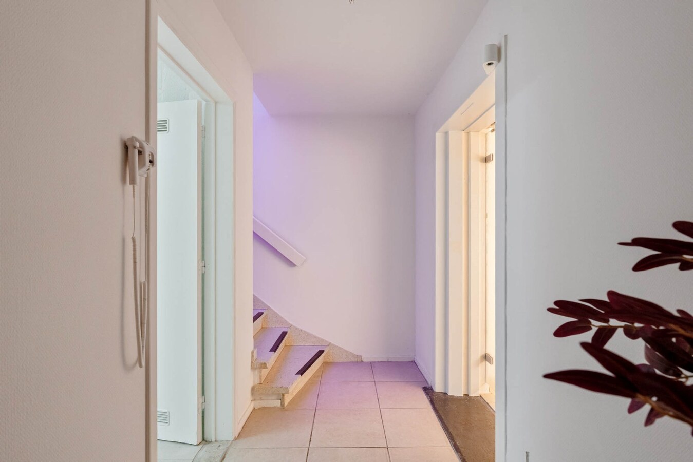 Ruim, zeer energiezuinig kantoor in het centrum van Neeroeteren met diverse mogelijkheden! 