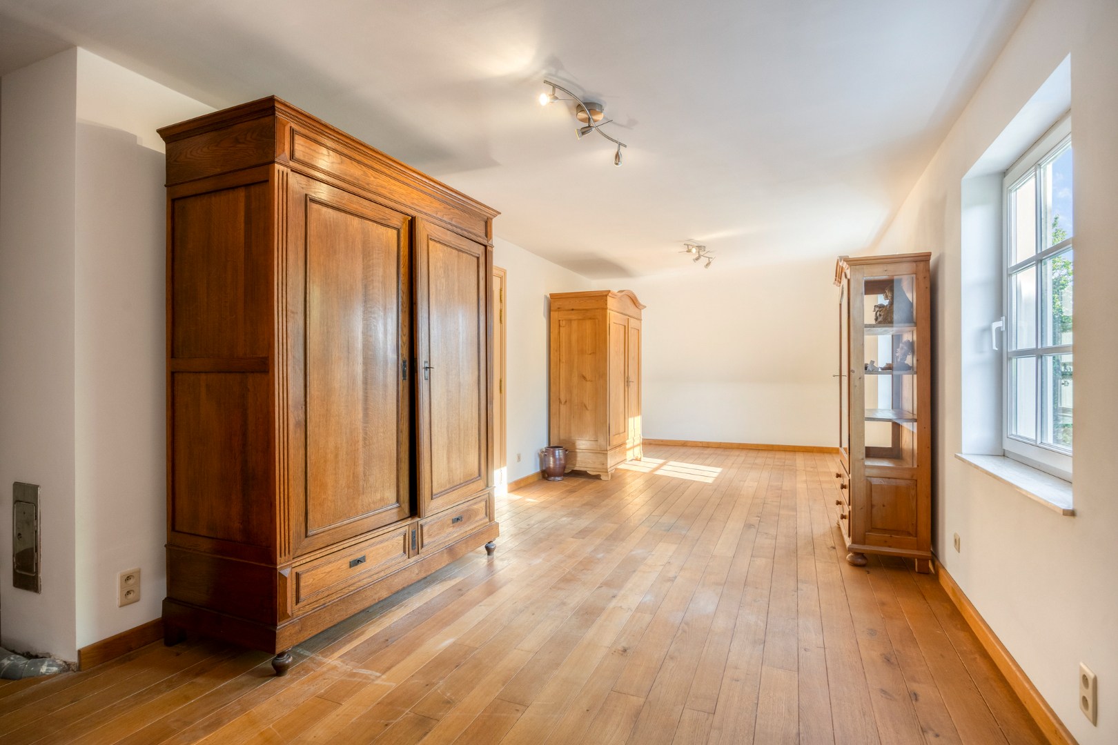 Villa met bureau,  5 slaapkamers, 2 badkamers en ruime tuin in Bierbeek! - EPC 172 kWh/m² - bewoonbare opp. 242 m² 