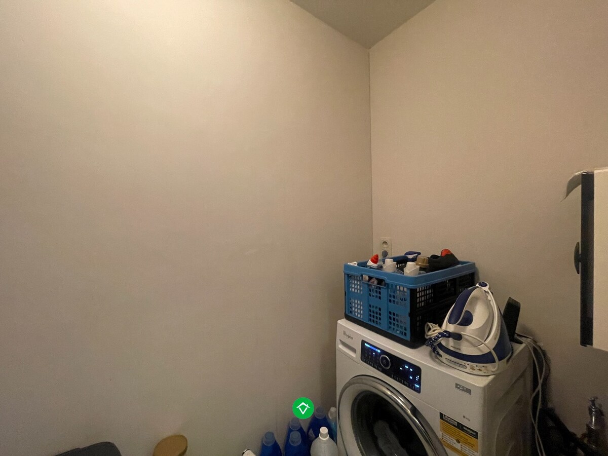 Ruim, lichtrijk appartement met 2 slaapkamers en autostandplaats te Roeselare 