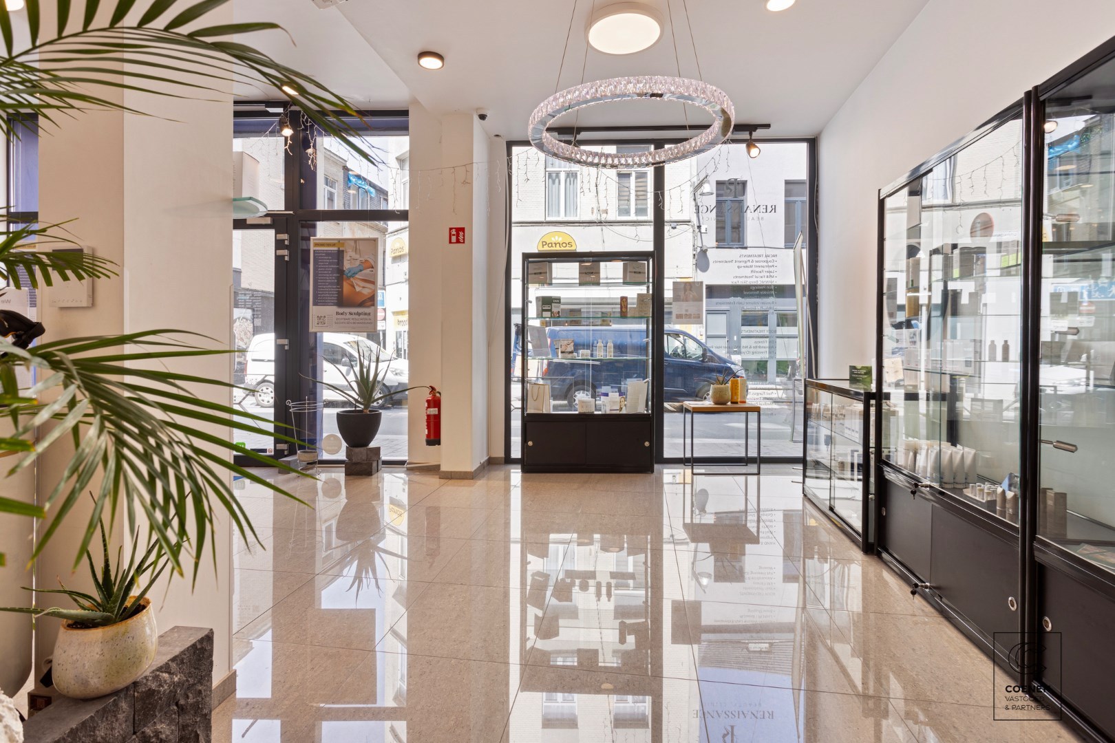 Prachtige handelsruimte met een bruikbare oppervlakte van 355 m² op een SCHITTERENDE locatie te Berchem 