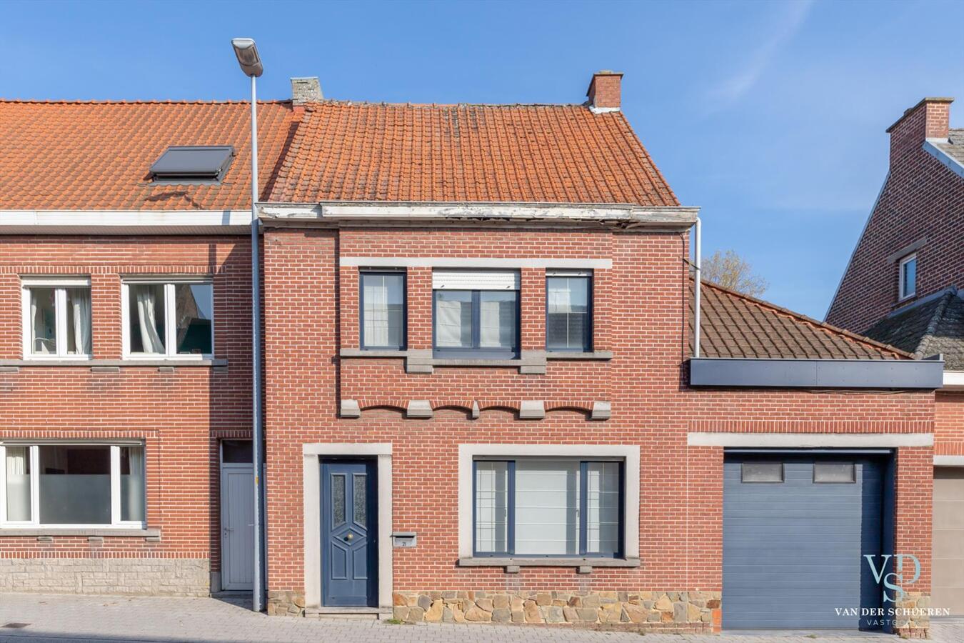 Praktische en degelijke woning in hartje Dikkelvenne . Bijzonder ruim ! 