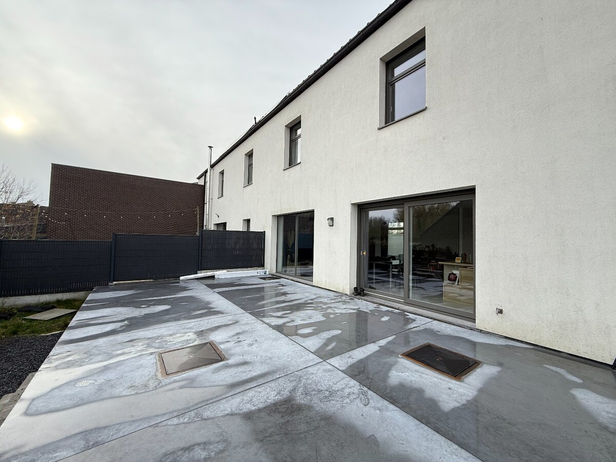 Charmante maison 2 chambres avec terrasse et parking sécurisé – Rumes 