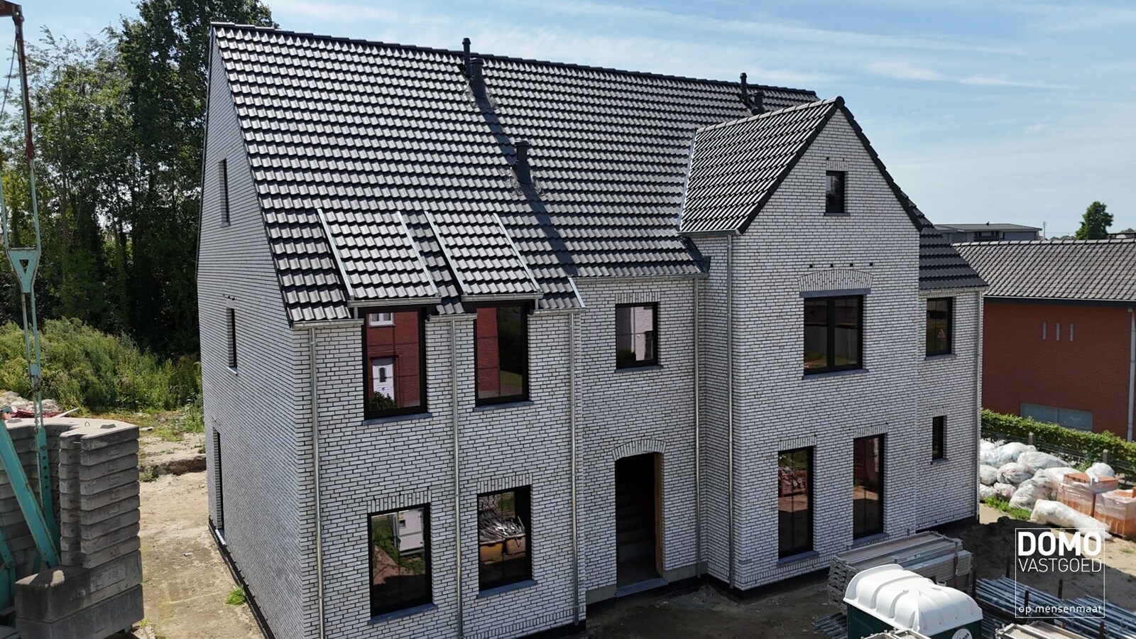 ENERGIEZUINIGE HALFOPENBEBOUWING MET 3 SLAAPKAMERS TE KERMT 