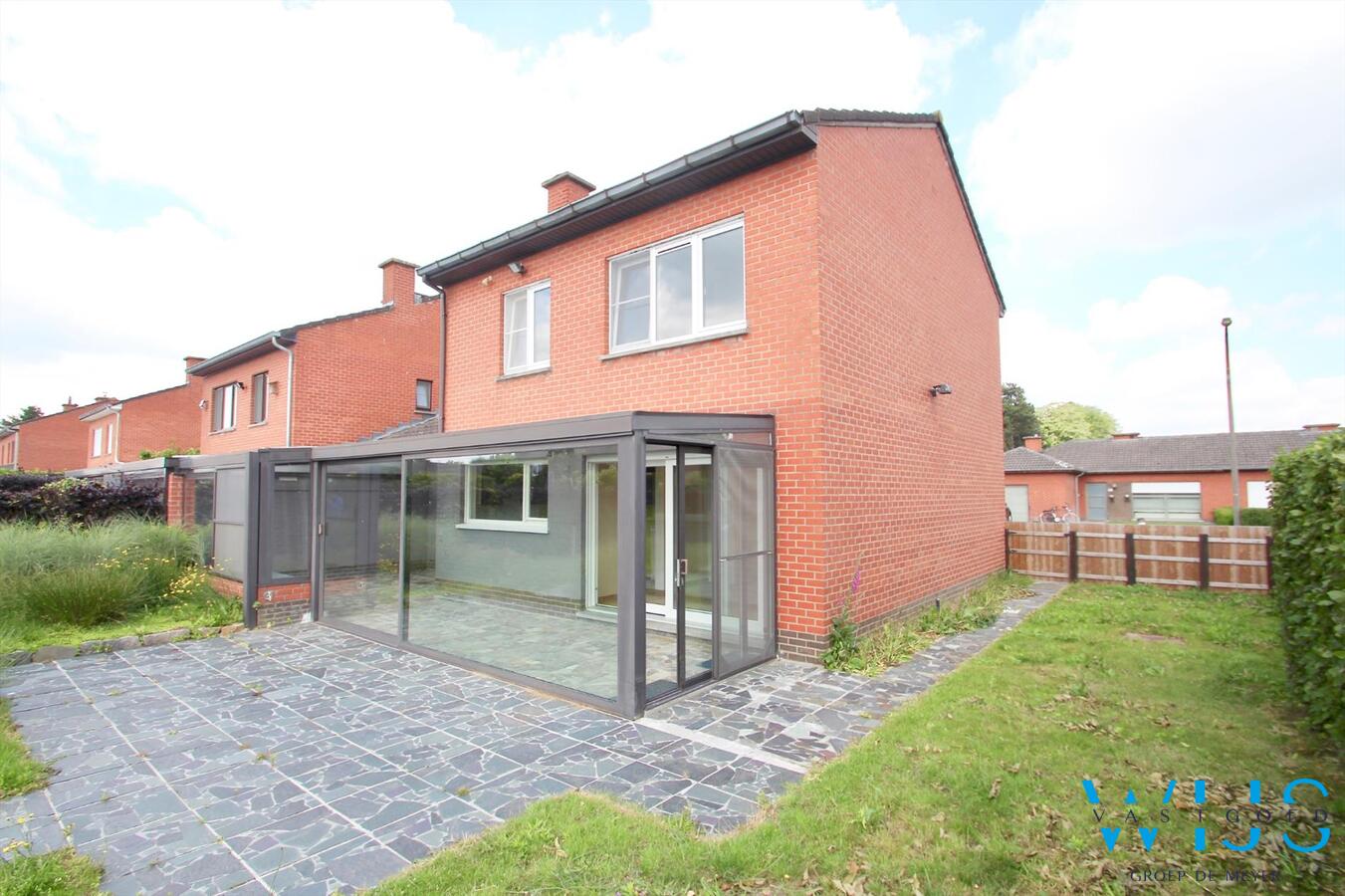 Gezellig woonhuis op een zeer rustige locatie te Lembeke ! 