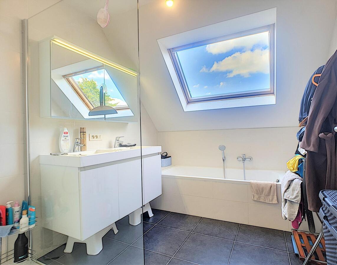 Recente halfopenbebouwing met 4 slaapkamers - Moerkerke 