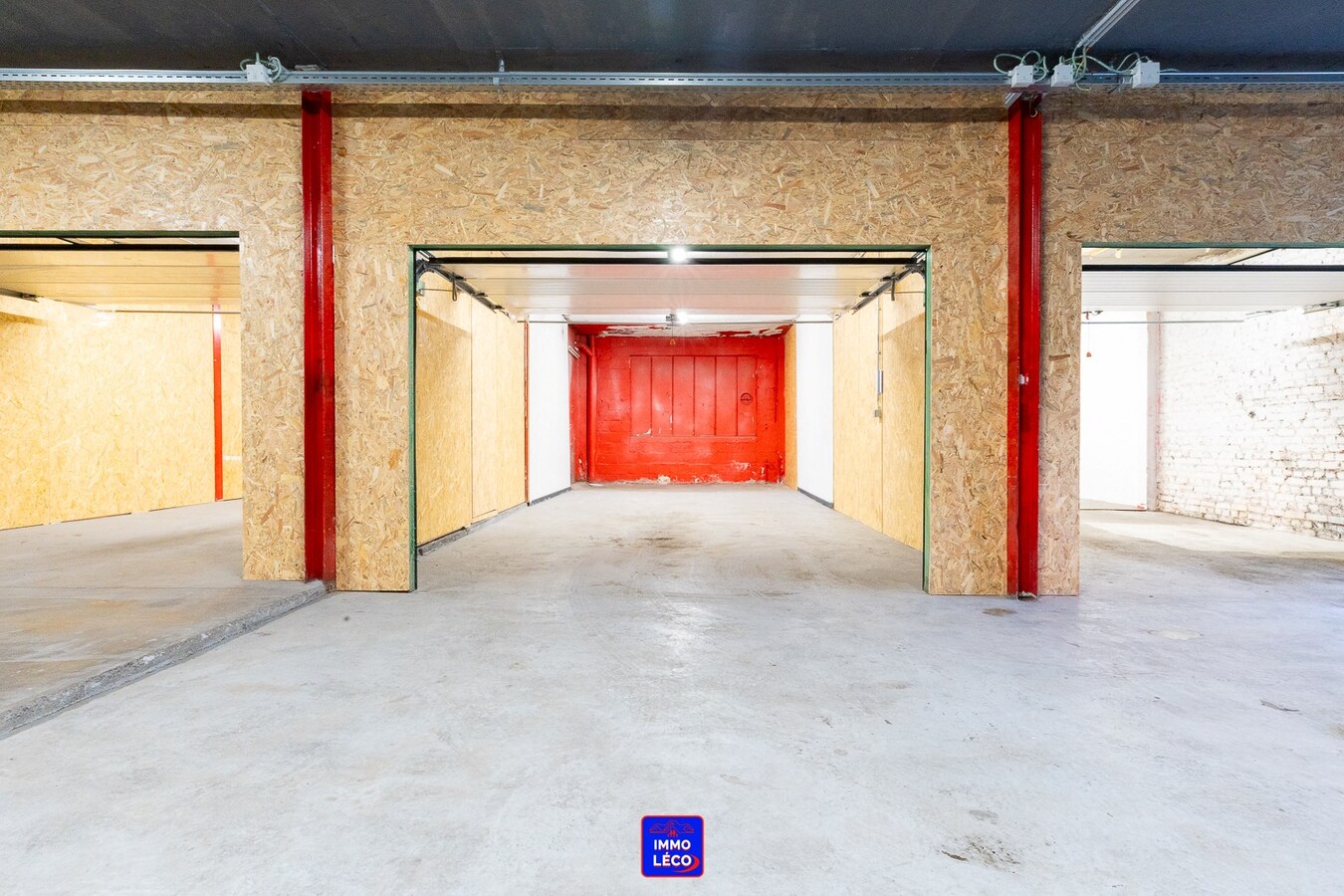 Espace de stockage/Garage/Box de +/- 36m² 