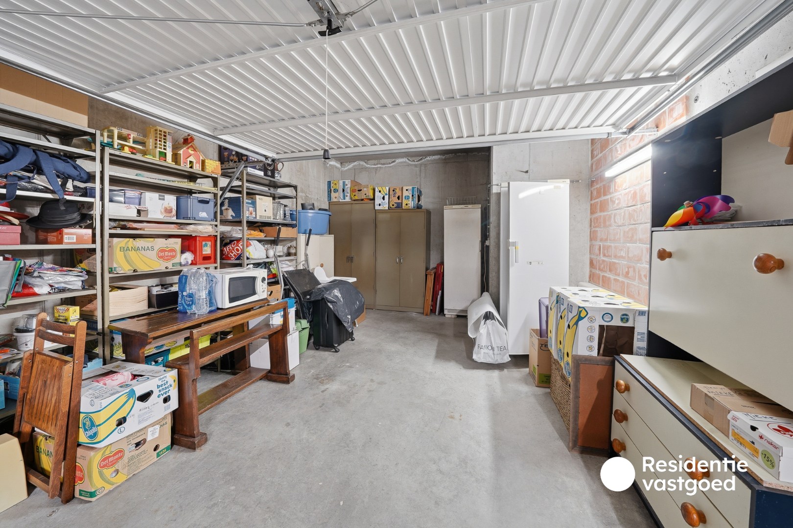 Ruim en lichtrijk duplexappartement met garage en twee terrassen in centrum Eernegem 